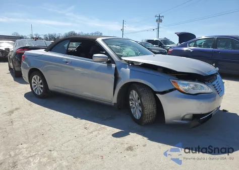 2013 Chrysler 200 Touring z USA, uszkodzony, nr VIN 1C3BCBEG5DN515381